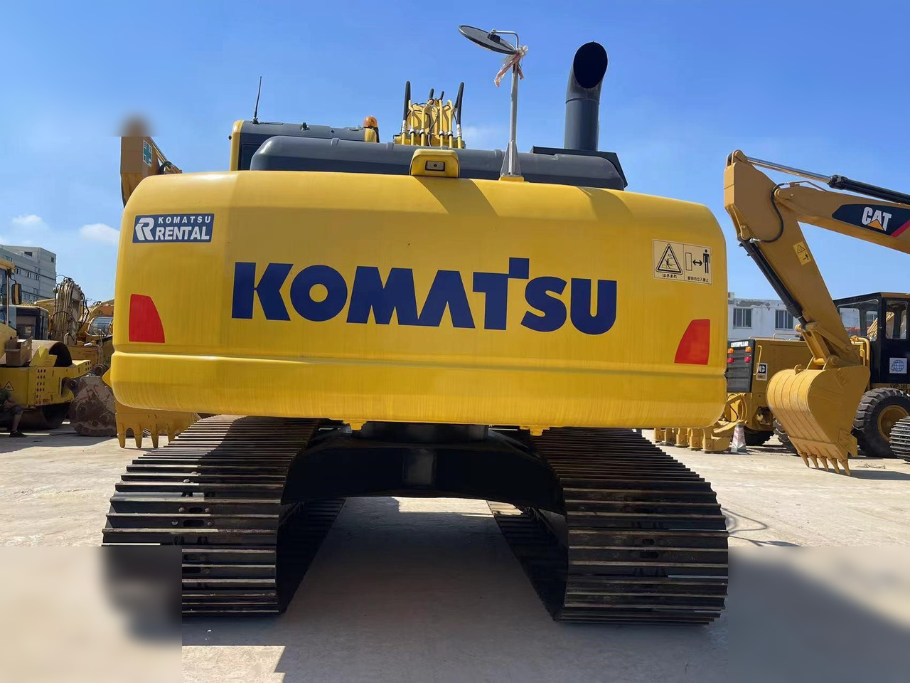 KOMATSU PC200-8N1 - Excavadora de cadenas: foto 3 KOMATSU PC200-8N1 - Excavadora de cadenas: foto 3