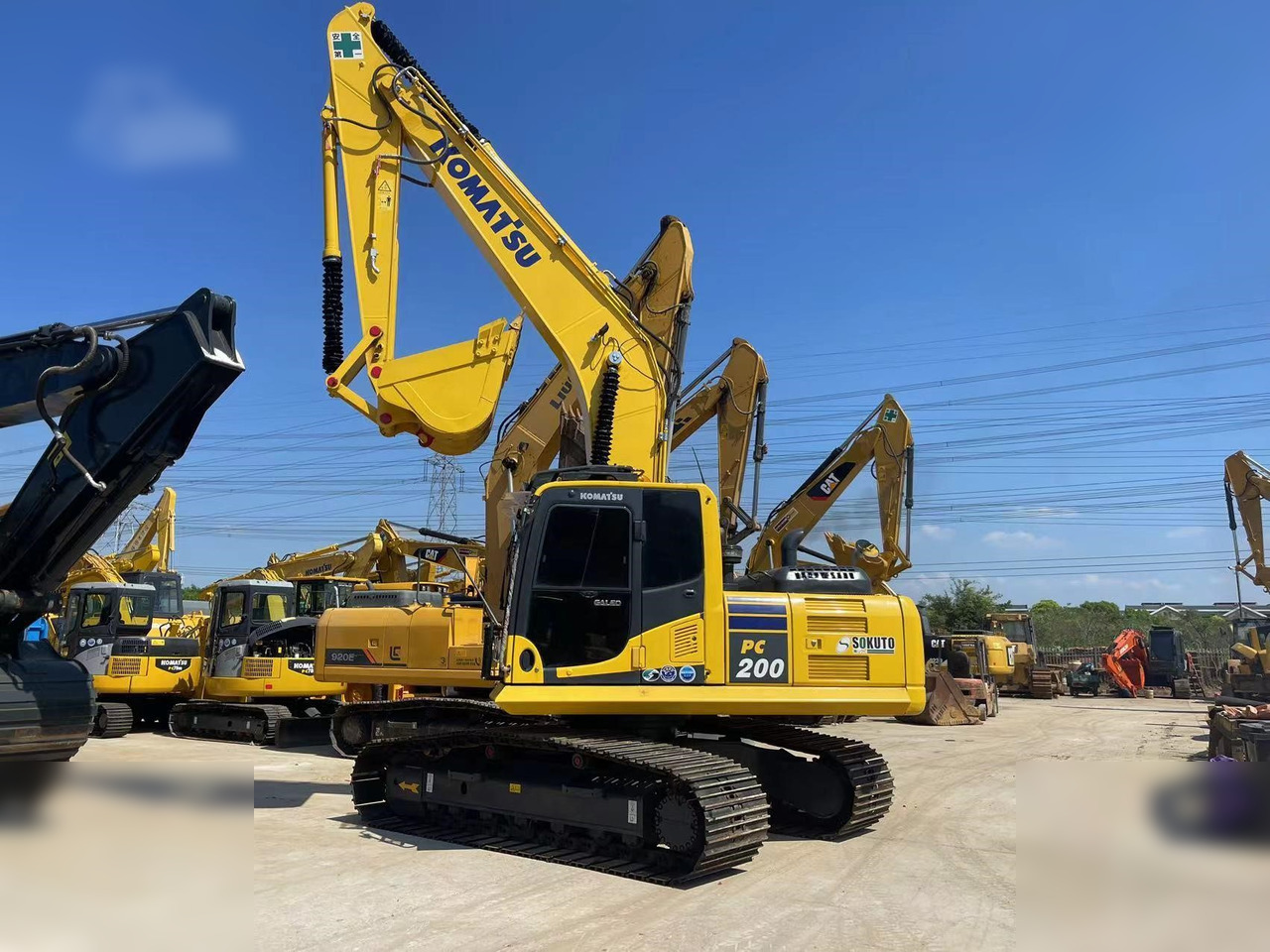 KOMATSU PC200-8N1 - Excavadora de cadenas: foto 2 KOMATSU PC200-8N1 - Excavadora de cadenas: foto 2