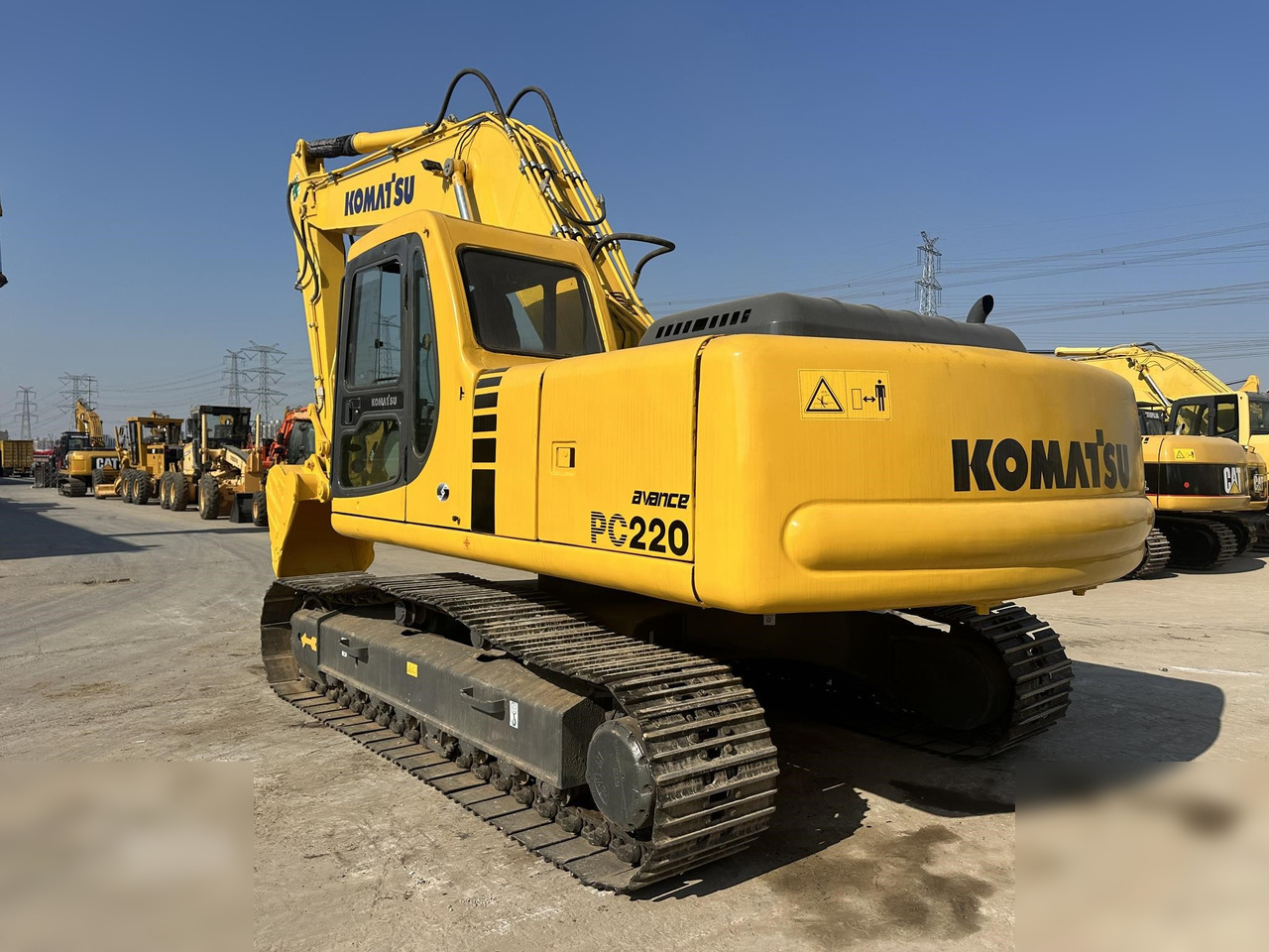 KOMATSU PC220-6 - Excavadora de cadenas: foto 3 KOMATSU PC220-6 - Excavadora de cadenas: foto 3