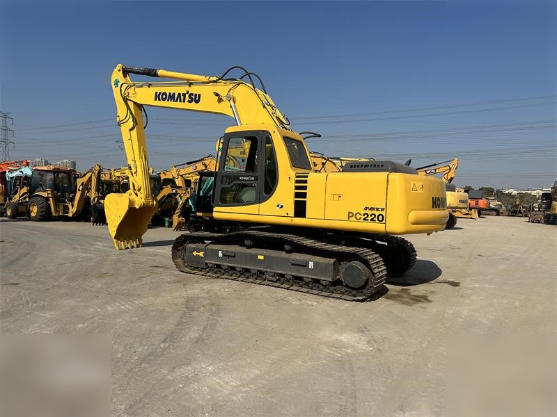 KOMATSU PC220-6 - Excavadora de cadenas: foto 1 KOMATSU PC220-6 - Excavadora de cadenas: foto 1