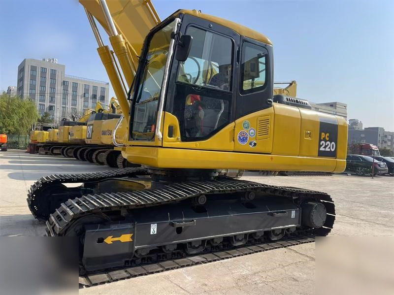 Excavadora de cadenas KOMATSU PC220-7: foto 6
