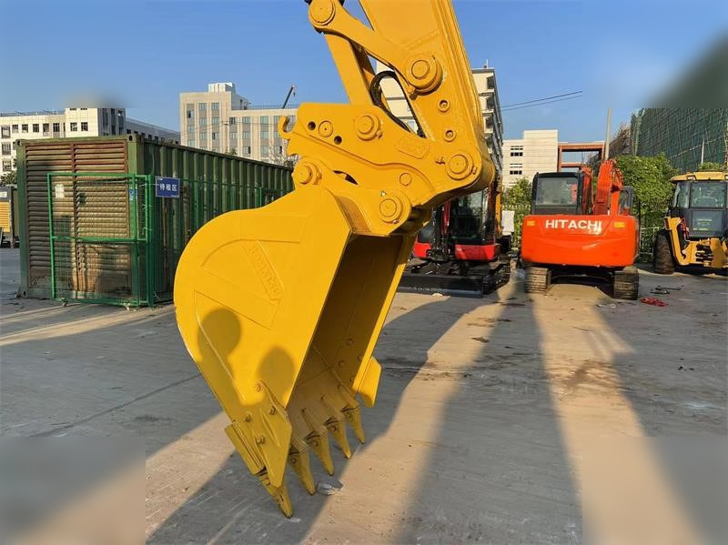 Excavadora de cadenas KOMATSU PC220-8: foto 7