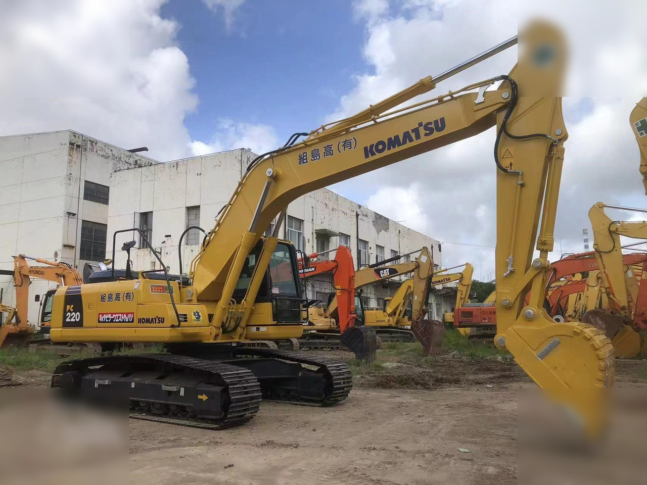 KOMATSU PC220-8N1 - Excavadora de cadenas: foto 2 KOMATSU PC220-8N1 - Excavadora de cadenas: foto 2