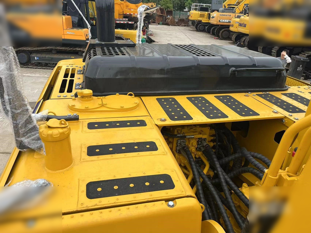 Excavadora de cadenas KOMATSU PC240 LC-8: foto 7