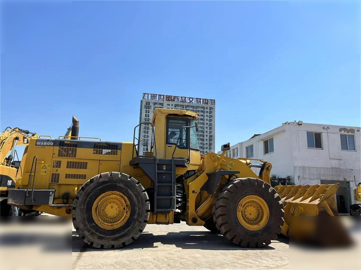 KOMATSU WA600-3 - Cargadora de ruedas: foto 2 KOMATSU WA600-3 - Cargadora de ruedas: foto 2