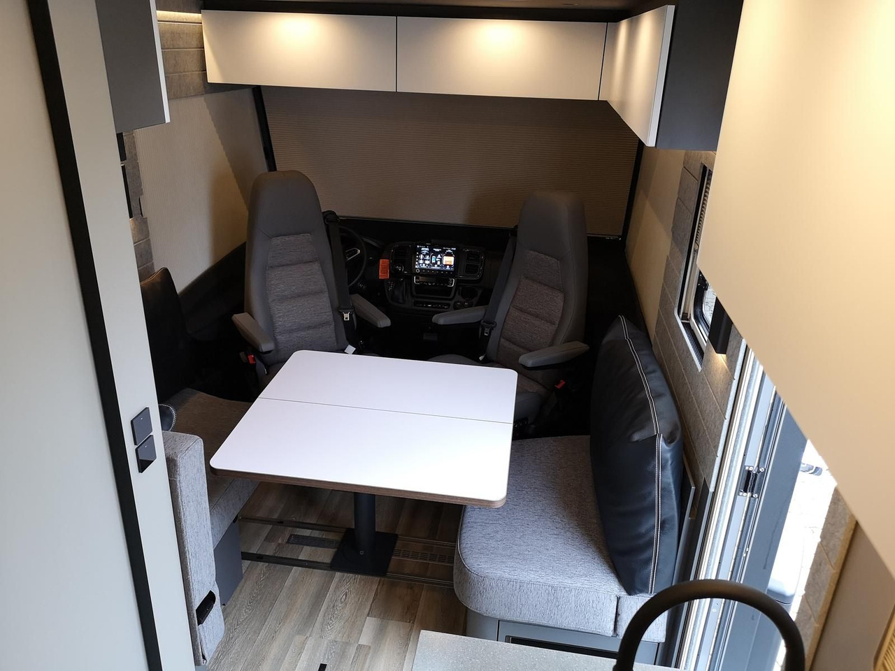 Autocaravana integral Niesmann + Bischoff iSmove 6.9 E 132 kW+AHK+SOLAR+ALDE+KLIMA+NAVI: foto 14