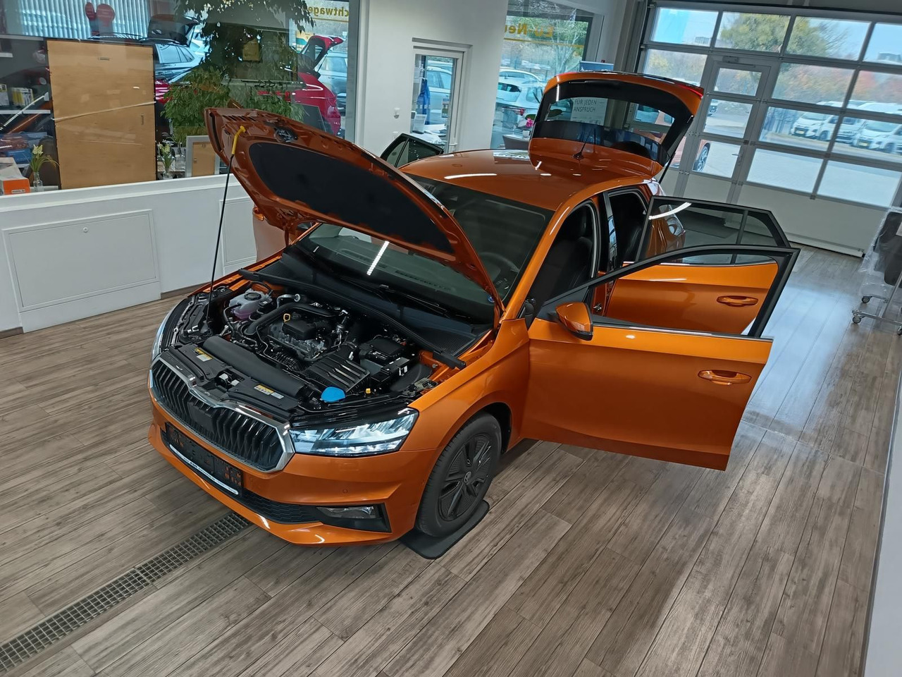 Skoda Fabia 130 Jahre 1,0 TSI*AHK-VORBER.*5J.GARANTIE* - Sedan: foto 2 Skoda Fabia 130 Jahre 1,0 TSI*AHK-VORBER.*5J.GARANTIE* - Sedan: foto 2