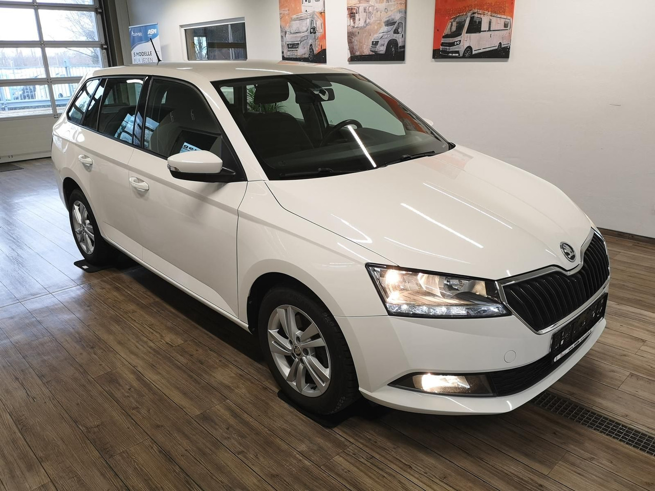 Skoda Fabia Combi Ambition 1.0TSI 81kW+R-KAM+PDC+KLIMA - Coche familiar: foto 2 Skoda Fabia Combi Ambition 1.0TSI 81kW+R-KAM+PDC+KLIMA - Coche familiar: foto 2