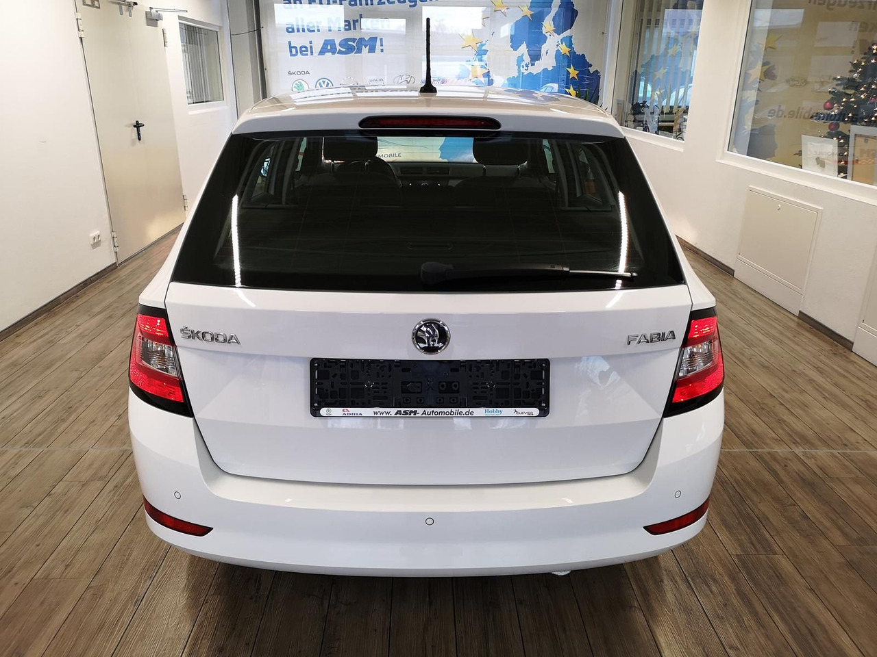 Skoda Fabia Combi Ambition 1.0TSI 81kW+R-KAM+PDC+KLIMA - Coche familiar: foto 4 Skoda Fabia Combi Ambition 1.0TSI 81kW+R-KAM+PDC+KLIMA - Coche familiar: foto 4
