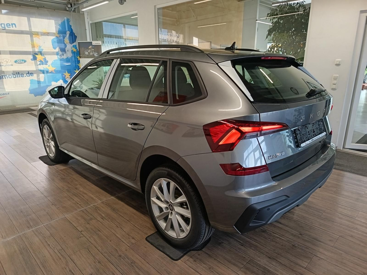 Skoda Kamiq 130 Jahre 1,5TSI DSG*AHK*ACC*LED*R-KAM*PDC - SUV/ Todoterreno: foto 4 Skoda Kamiq 130 Jahre 1,5TSI DSG*AHK*ACC*LED*R-KAM*PDC - SUV/ Todoterreno: foto 4