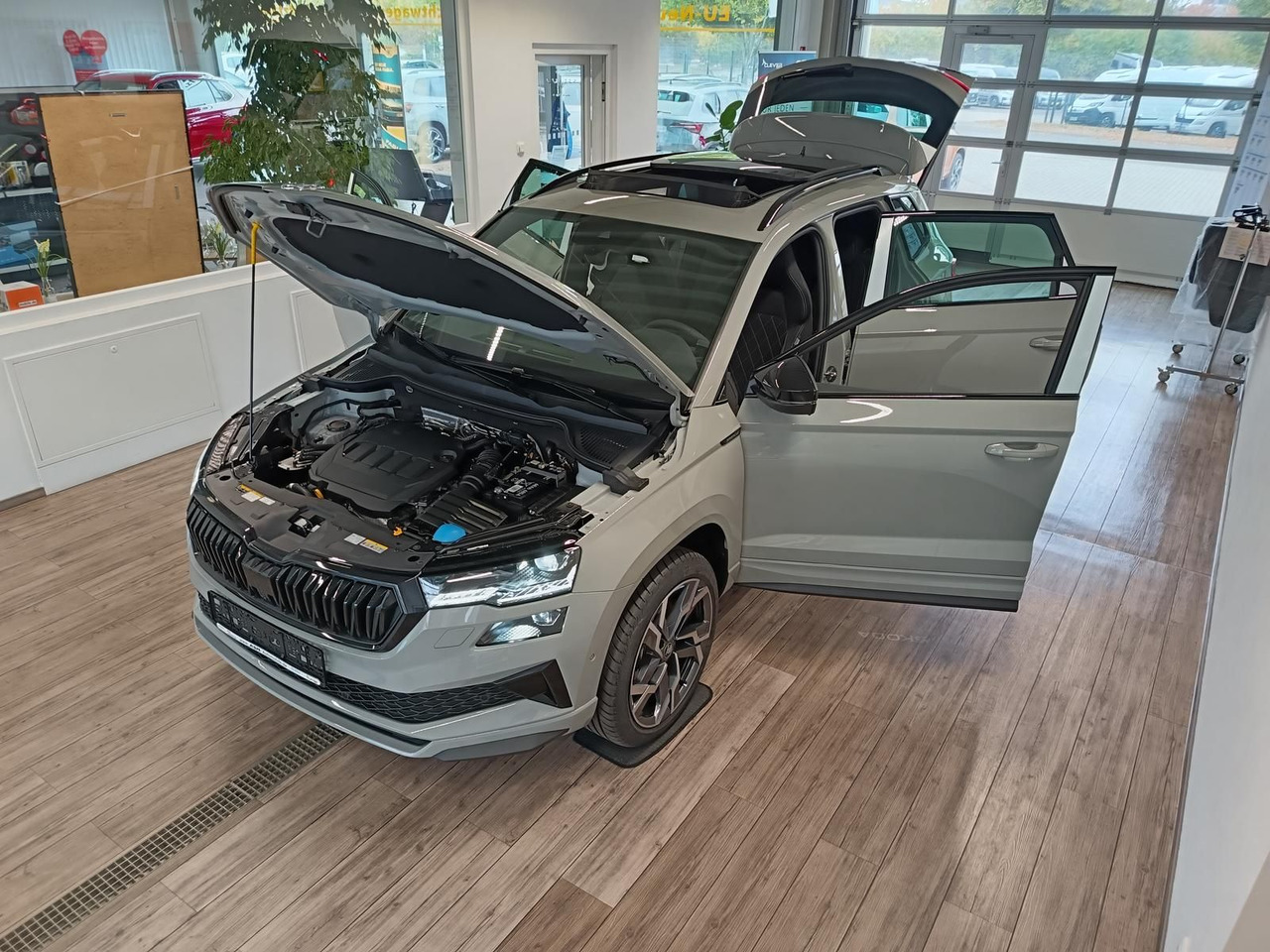 Skoda Karoq Sportline 2,0 TDI DSG 4x4*AHK*PSD*STD.HZG* - SUV/ Todoterreno: foto 2 Skoda Karoq Sportline 2,0 TDI DSG 4x4*AHK*PSD*STD.HZG* - SUV/ Todoterreno: foto 2
