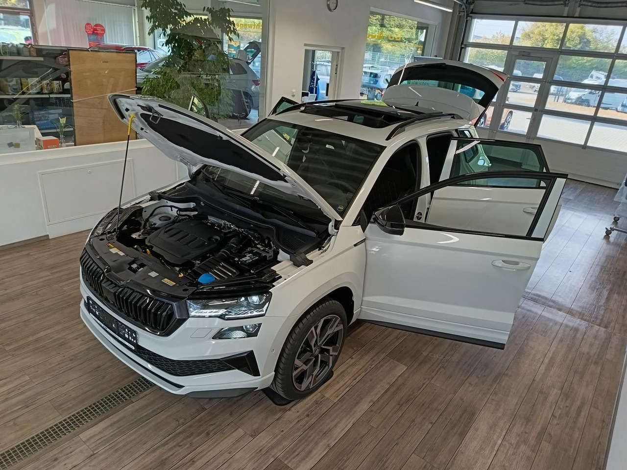 Skoda Karoq Sportline 2,0 TDI DSG 4x4*AHK*PSD*STD.HZG* - SUV/ Todoterreno: foto 2 Skoda Karoq Sportline 2,0 TDI DSG 4x4*AHK*PSD*STD.HZG* - SUV/ Todoterreno: foto 2