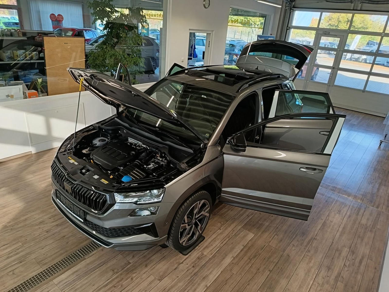 Skoda Karoq Sportline 2,0 TDI DSG 4x4*AHK*PSD*STD.HZG* - SUV/ Todoterreno: foto 2 Skoda Karoq Sportline 2,0 TDI DSG 4x4*AHK*PSD*STD.HZG* - SUV/ Todoterreno: foto 2