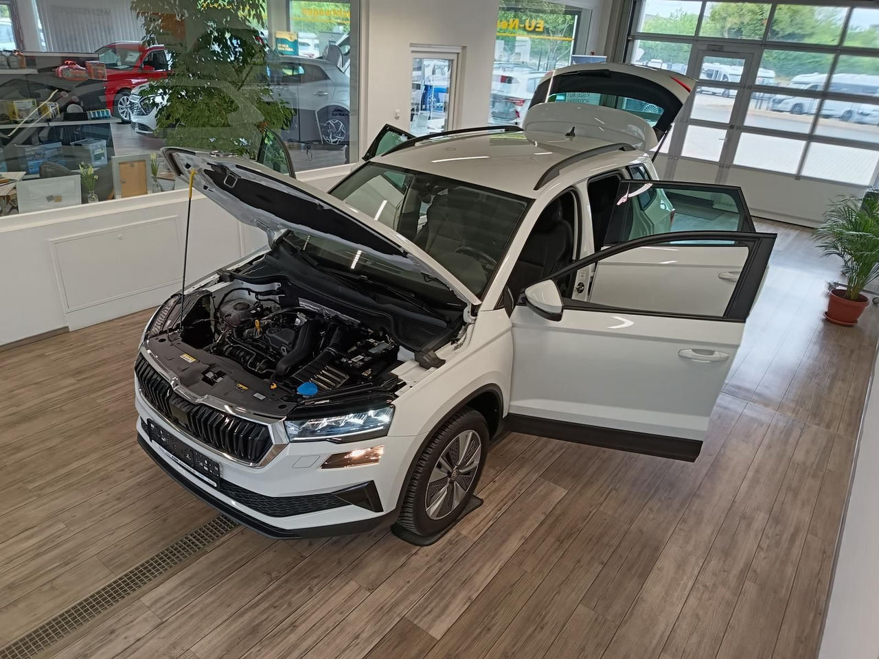 Skoda Karoq Style 1,5TSI DSG*AHK-VORBER*NAVI*LED*R-KAM - SUV/ Todoterreno: foto 2 Skoda Karoq Style 1,5TSI DSG*AHK-VORBER*NAVI*LED*R-KAM - SUV/ Todoterreno: foto 2