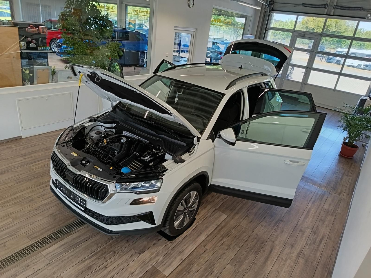 Skoda Karoq Style 1,5TSI DSG*AHK-VORBER*NAVI*LED*R-KAM - SUV/ Todoterreno: foto 2 Skoda Karoq Style 1,5TSI DSG*AHK-VORBER*NAVI*LED*R-KAM - SUV/ Todoterreno: foto 2