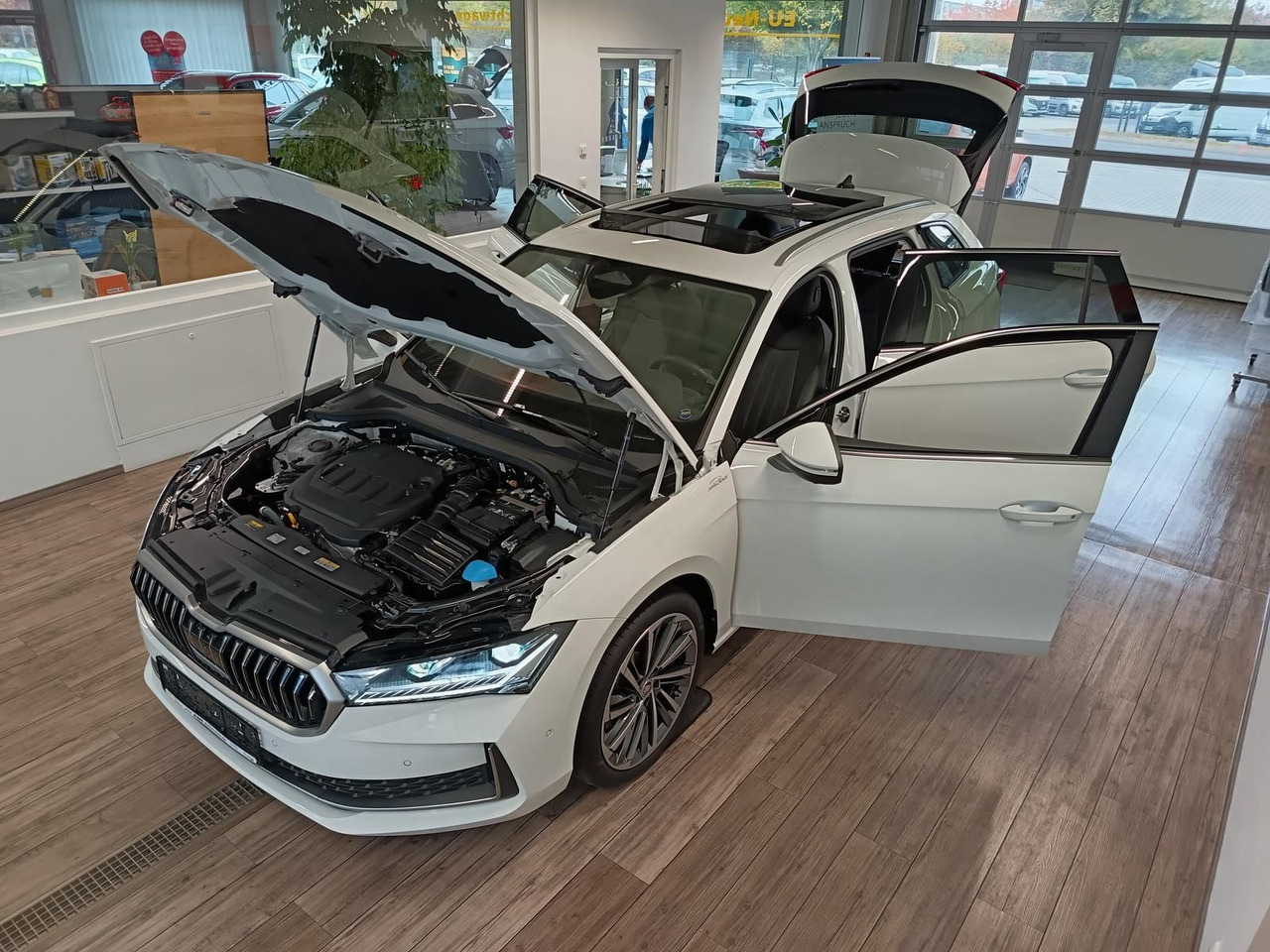 Skoda Superb Combi L&K 2,0TDI 4x4*PSD*STD.HZG*360°*HUD - Coche familiar: foto 2 Skoda Superb Combi L&K 2,0TDI 4x4*PSD*STD.HZG*360°*HUD - Coche familiar: foto 2