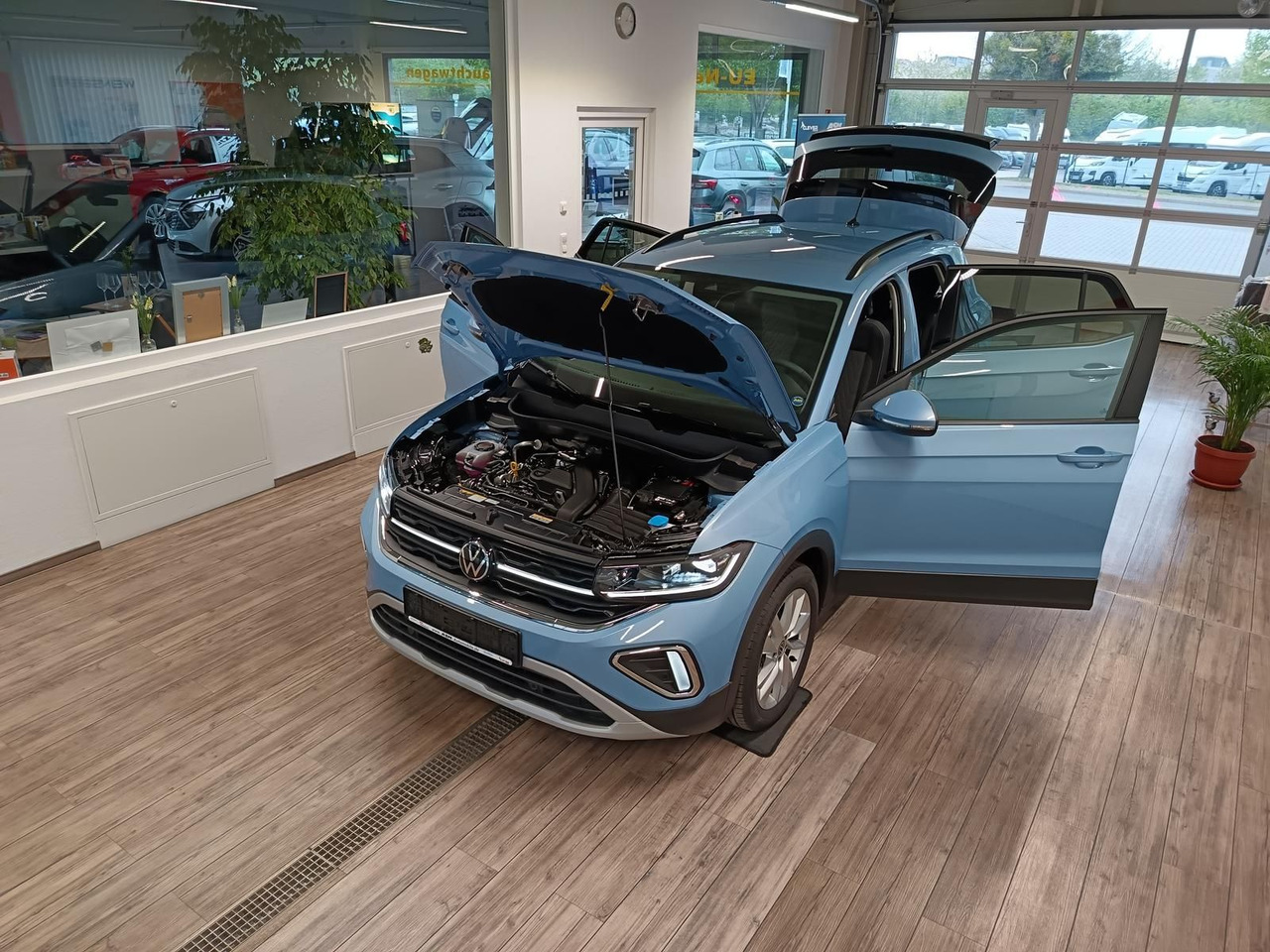 Volkswagen T-Cross Life 1.5 TSI DSG*AHK*MATRIX LED*ACC*SHZ* - SUV/ Todoterreno: foto 2 Volkswagen T-Cross Life 1.5 TSI DSG*AHK*MATRIX LED*ACC*SHZ* - SUV/ Todoterreno: foto 2