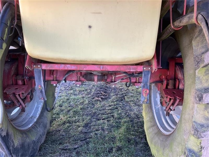 Hardi COMMANDER 4200 TWIN 28 m - Pulverizador arrastrado: foto 4 Hardi COMMANDER 4200 TWIN 28 m - Pulverizador arrastrado: foto 4