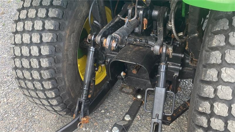 John Deere 3033 R - Tractor municipal: foto 5 John Deere 3033 R - Tractor municipal: foto 5