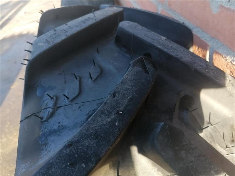 Kleber 300/70R20 - Neumático para Vehículo municipal: foto 3 Kleber 300/70R20 - Neumático para Vehículo municipal: foto 3