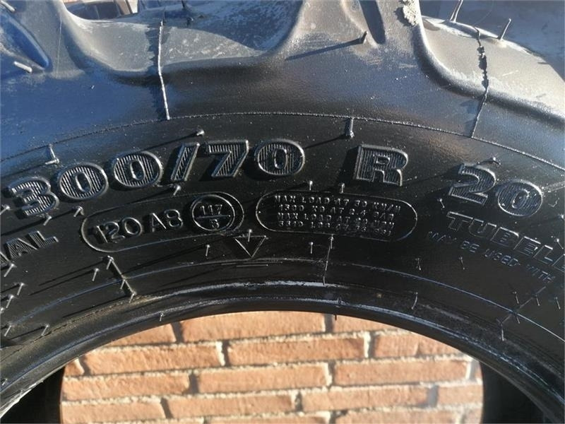 Kleber 300/70R20 - Neumático para Vehículo municipal: foto 4 Kleber 300/70R20 - Neumático para Vehículo municipal: foto 4