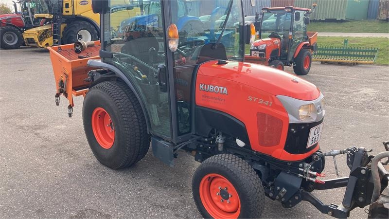 Kubota ST341 inkl. 150 cm kost og udlægger - Tractor municipal: foto 4 Kubota ST341 inkl. 150 cm kost og udlægger - Tractor municipal: foto 4