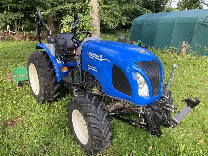 New Holland Boomer 55 HST med frontlift - Tractor municipal: foto 2 New Holland Boomer 55 HST med frontlift - Tractor municipal: foto 2