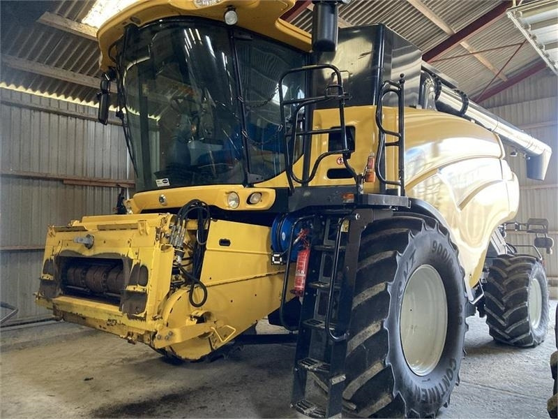 New Holland CR9090 35 fod VF bord og 4wd mm. - Cosechadora de granos: foto 1 New Holland CR9090 35 fod VF bord og 4wd mm. - Cosechadora de granos: foto 1