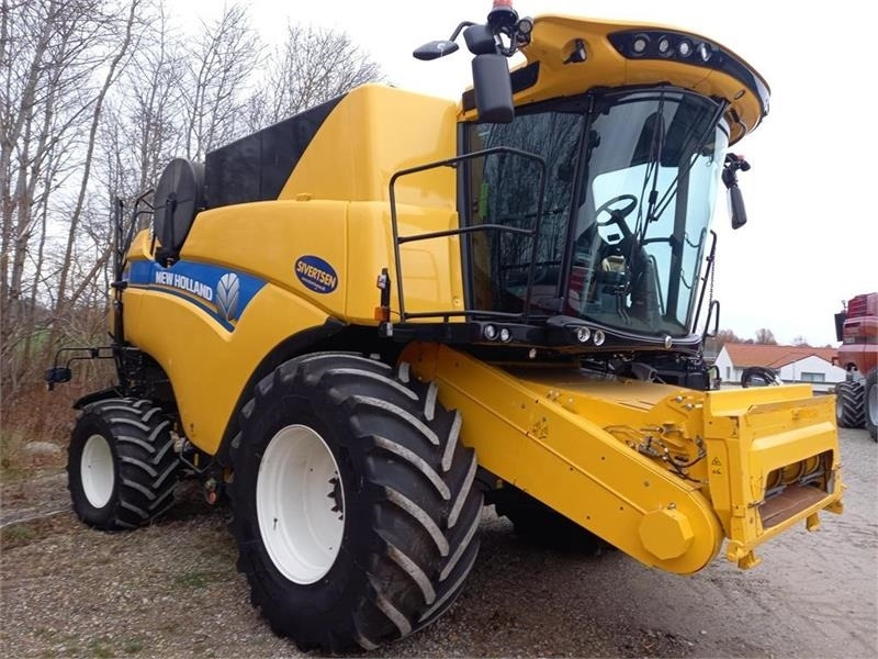 New Holland CX8.80 SLH med 25 fods Varifeed - Cosechadora de granos: foto 2 New Holland CX8.80 SLH med 25 fods Varifeed - Cosechadora de granos: foto 2