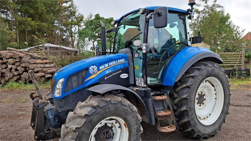 New Holland T5.115 EC - Tractor: foto 1 New Holland T5.115 EC - Tractor: foto 1
