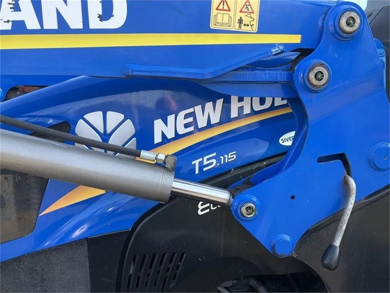 New Holland T5.115 EC Med NH 740TL frontlæsser - Tractor: foto 5 New Holland T5.115 EC Med NH 740TL frontlæsser - Tractor: foto 5
