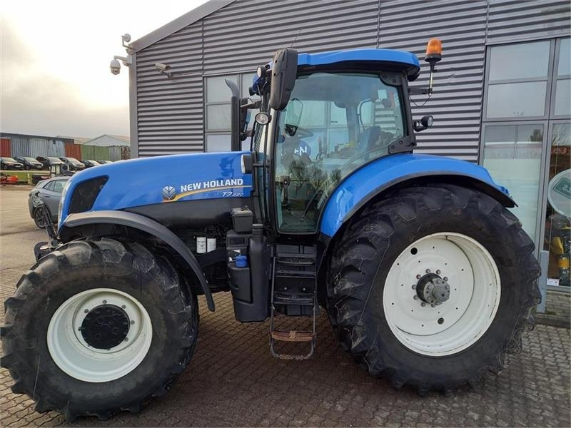 New Holland T7.220 - Tractor: foto 2 New Holland T7.220 - Tractor: foto 2