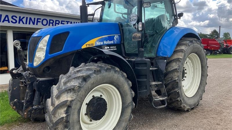 New Holland T7030 - Tractor: foto 2 New Holland T7030 - Tractor: foto 2