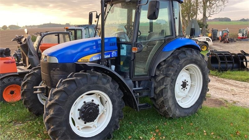 New Holland TD90D - Tractor: foto 1 New Holland TD90D - Tractor: foto 1