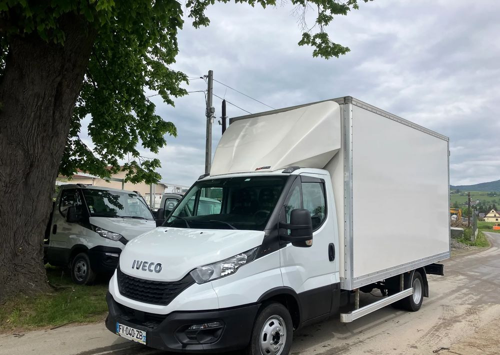 Iveco DAILY 35C16 kontener kurierka 3.0 silnik - Furgoneta caja cerrada: foto 1 Iveco DAILY 35C16 kontener kurierka 3.0 silnik - Furgoneta caja cerrada: foto 1