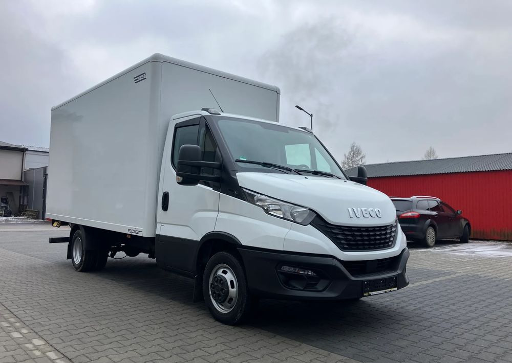 Iveco DAILY 35C16 kontener kurierka winda STAN PERFEKCYJNY - Furgoneta caja cerrada: foto 2 Iveco DAILY 35C16 kontener kurierka winda STAN PERFEKCYJNY - Furgoneta caja cerrada: foto 2