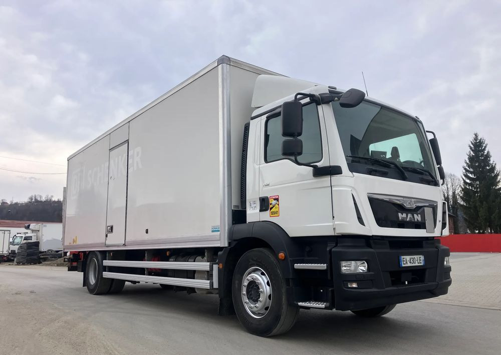 MAN MAN 18.290 kurierka kontener - Camión caja cerrada: foto 2 MAN MAN 18.290 kurierka kontener - Camión caja cerrada: foto 2