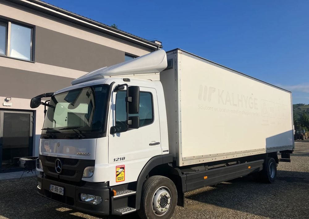 Mercedes-Benz Atego 1218 kurierka kontener - Camión caja cerrada: foto 2 Mercedes-Benz Atego 1218 kurierka kontener - Camión caja cerrada: foto 2