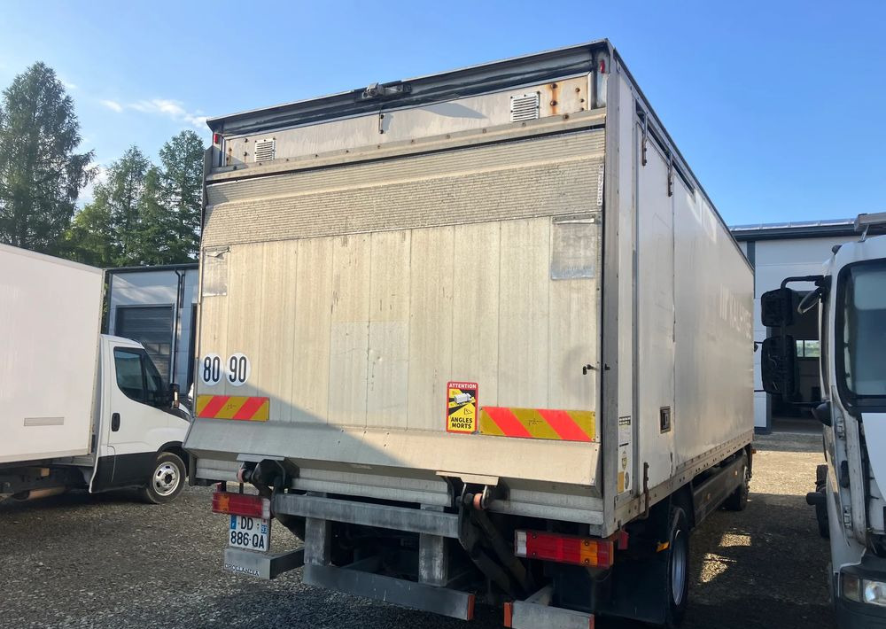 Mercedes-Benz Atego 1218  kurierka kontener - Camión caja cerrada: foto 4 Mercedes-Benz Atego 1218  kurierka kontener - Camión caja cerrada: foto 4