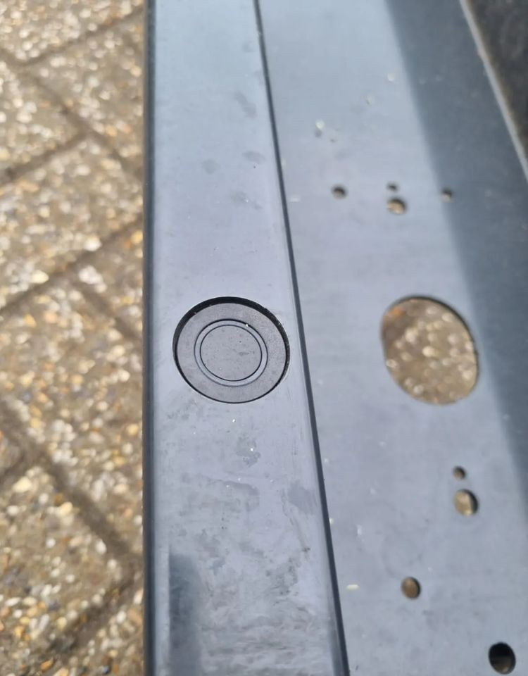 IVECO DAILY BELKA ZDERZAK TYŁ PARKTRONIC NOWY - Carrocería y exterior: foto 4 IVECO DAILY BELKA ZDERZAK TYŁ PARKTRONIC NOWY - Carrocería y exterior: foto 4