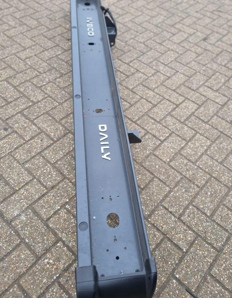 IVECO DAILY BELKA ZDERZAK TYŁ PARKTRONIC NOWY - Carrocería y exterior: foto 3 IVECO DAILY BELKA ZDERZAK TYŁ PARKTRONIC NOWY - Carrocería y exterior: foto 3