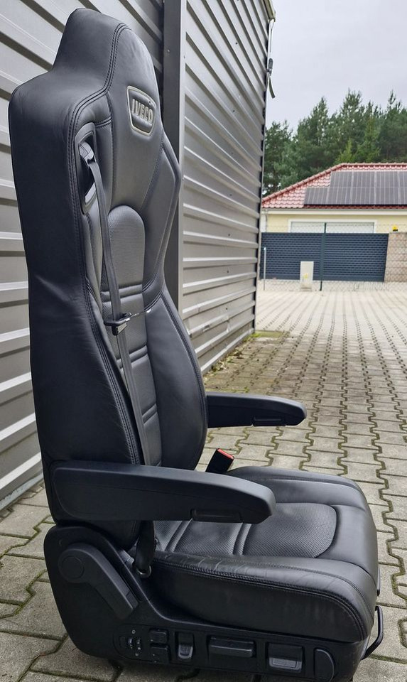 IVECO STRALIS S WAY FOTEL PASAŻERA - Cabina e interior: foto 3 IVECO STRALIS S WAY FOTEL PASAŻERA - Cabina e interior: foto 3