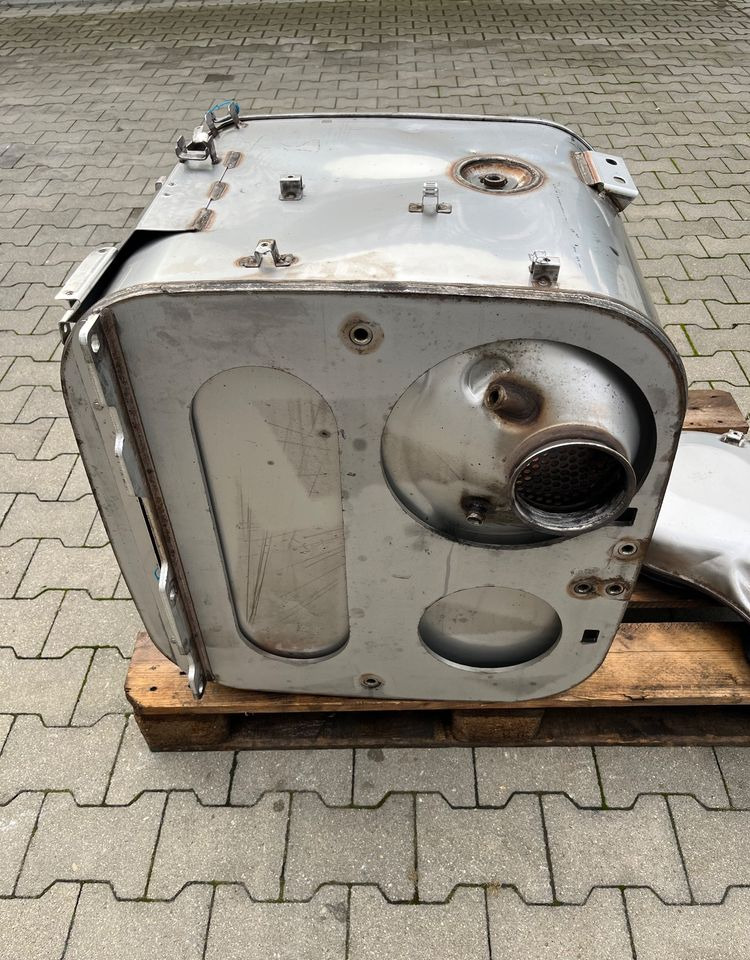 Katalizator MAN TGX TGS lift wydech tłumik - Silenciador/ Sistema de escape para Camión: foto 3 Katalizator MAN TGX TGS lift wydech tłumik - Silenciador/ Sistema de escape para Camión: foto 3