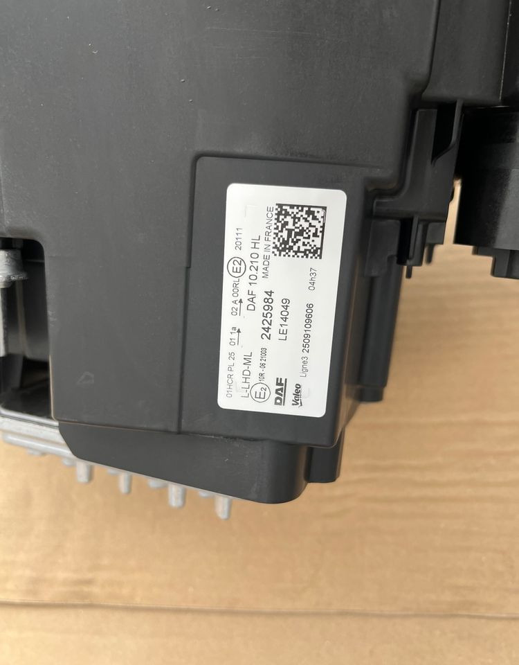 NOWE lampy LED DAF XG XG+ XF reflektor oryginał lampa NOWA - Luz/ Iluminación para Camión: foto 3 NOWE lampy LED DAF XG XG+ XF reflektor oryginał lampa NOWA - Luz/ Iluminación para Camión: foto 3