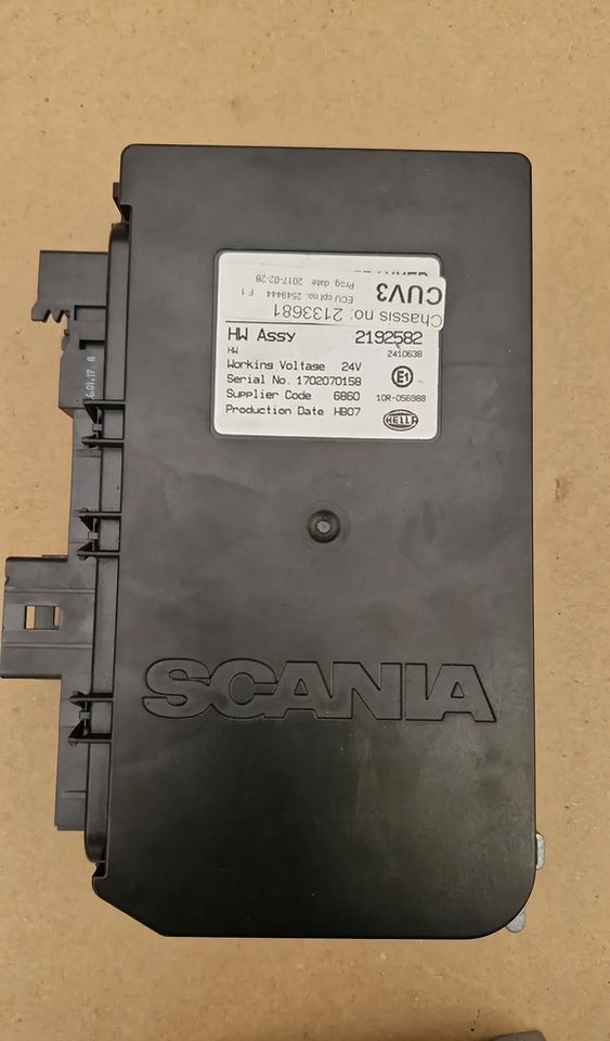 SCANIA R S STEROWNIK KOMPUTER ŚWIATEŁ CUV3 2632613 2192582 - Unidad de control para Camión: foto 1 SCANIA R S STEROWNIK KOMPUTER ŚWIATEŁ CUV3 2632613 2192582 - Unidad de control para Camión: foto 1