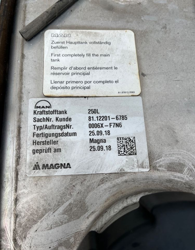 Zbiornik paliwa MAN TGX TGS 250 litrów kompletny - Depósito de combustible para Camión: foto 5 Zbiornik paliwa MAN TGX TGS 250 litrów kompletny - Depósito de combustible para Camión: foto 5