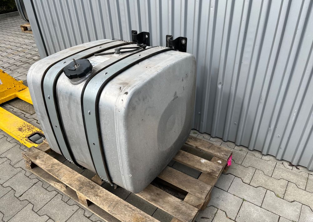 Zbiornik paliwa MAN TGX TGS 250 litrów kompletny - Depósito de combustible para Camión: foto 1 Zbiornik paliwa MAN TGX TGS 250 litrów kompletny - Depósito de combustible para Camión: foto 1