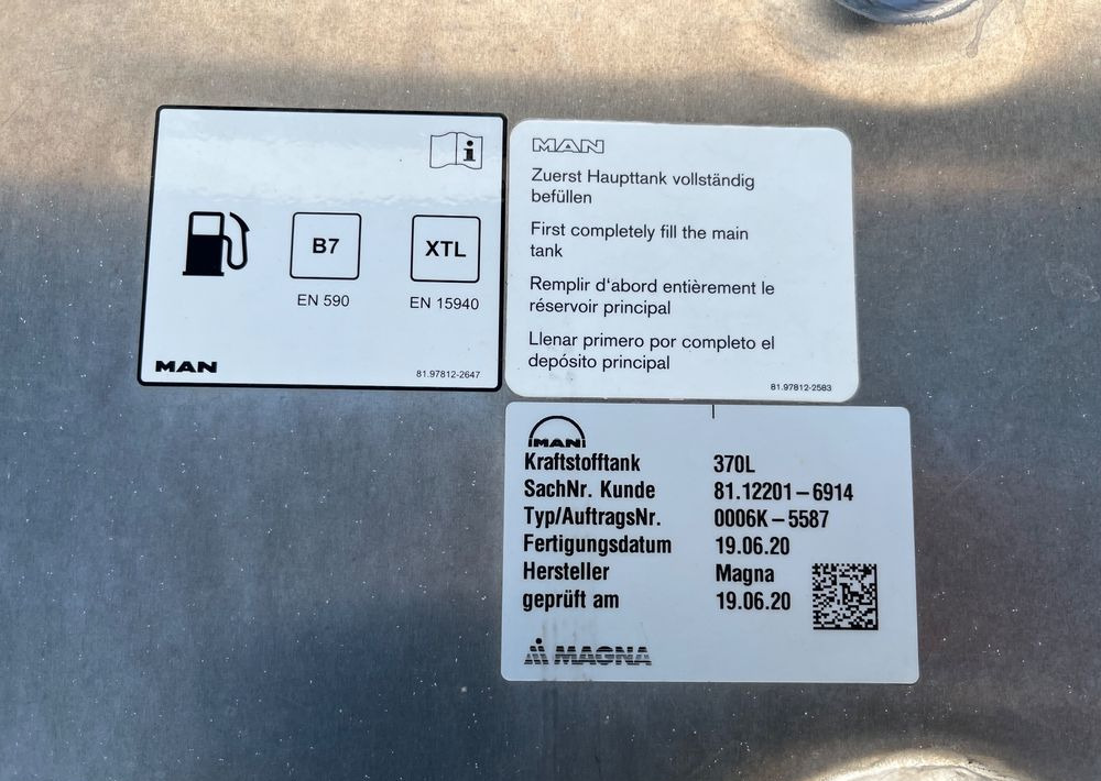 Zbiornik paliwa MAN TGX TGS 370 litrów bak - Depósito de combustible para Camión: foto 4 Zbiornik paliwa MAN TGX TGS 370 litrów bak - Depósito de combustible para Camión: foto 4