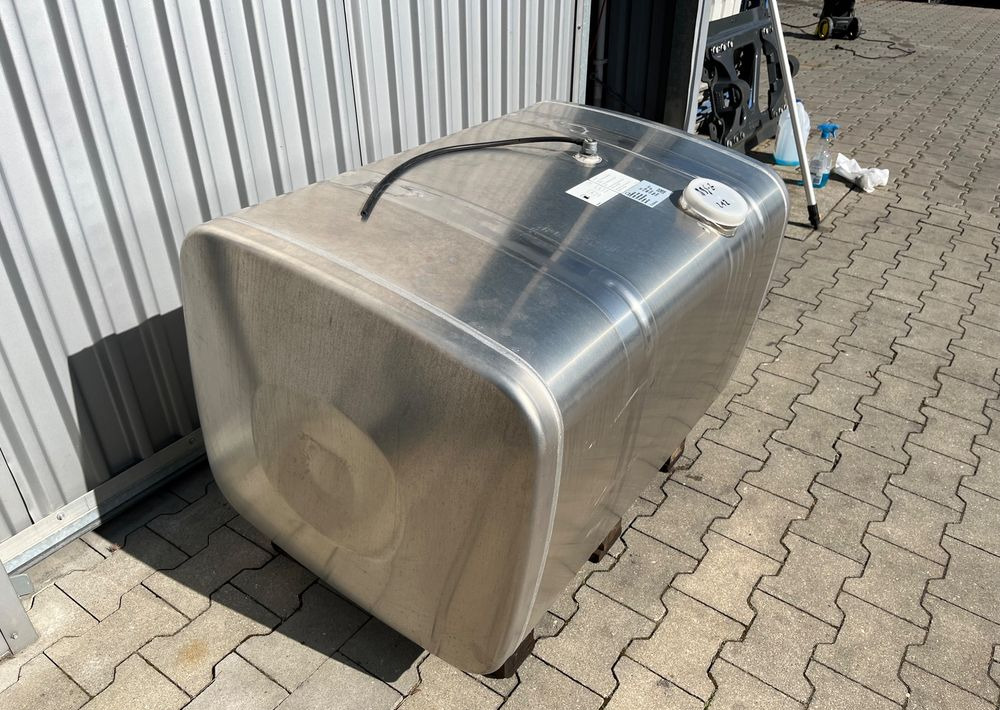 Zbiornik paliwa MAN TGX TGS 370 litrów bak - Depósito de combustible para Camión: foto 3 Zbiornik paliwa MAN TGX TGS 370 litrów bak - Depósito de combustible para Camión: foto 3