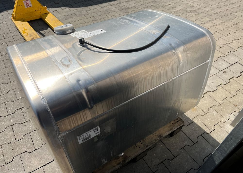Zbiornik paliwa MAN TGX TGS 370 litrów bak - Depósito de combustible para Camión: foto 5 Zbiornik paliwa MAN TGX TGS 370 litrów bak - Depósito de combustible para Camión: foto 5